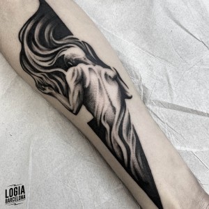 tatuaje_brazo_paranoia_logiabarcelona_ivo_ochoteco